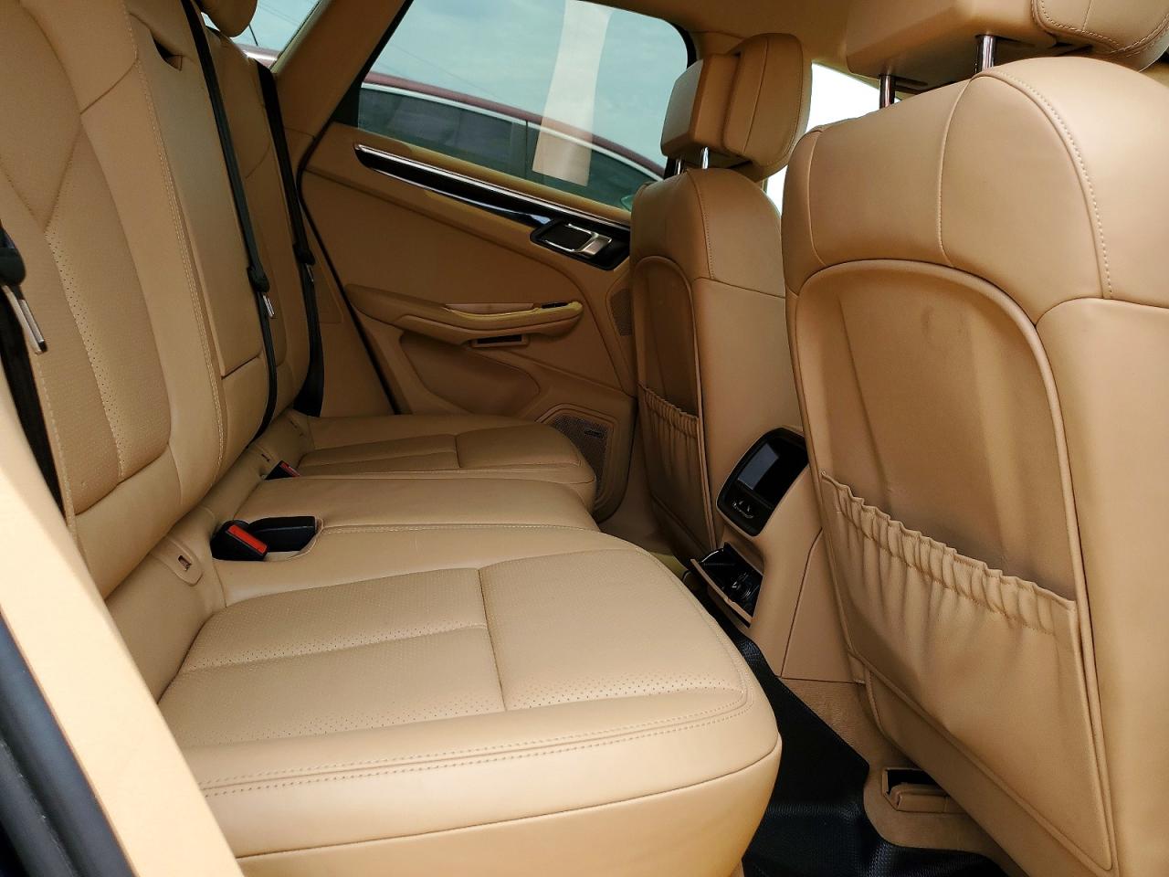 2015 PORSCHE MACAN