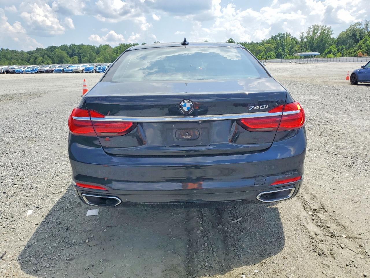 2016 BMW 740