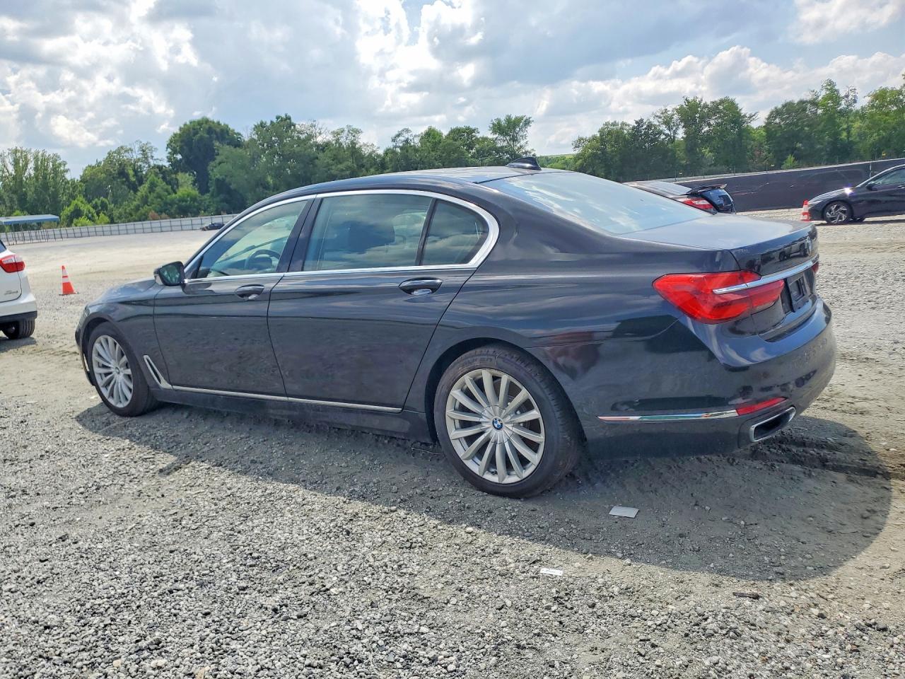 2016 BMW 740