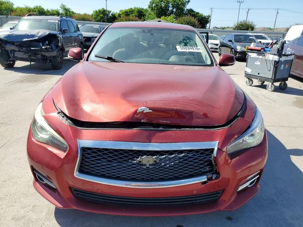 2015 INFINITI Q50