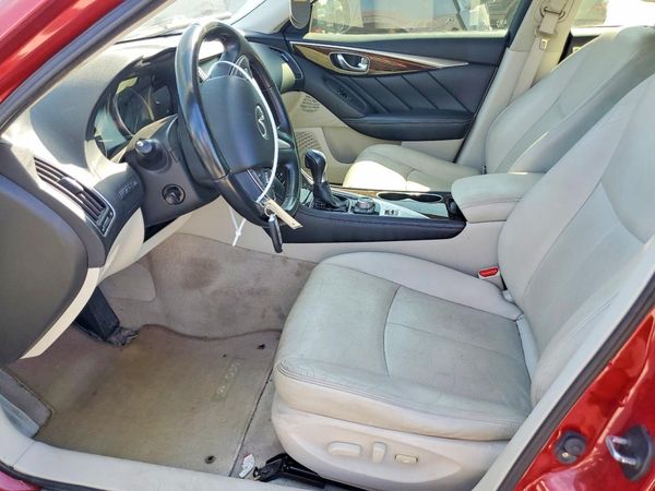 2015 INFINITI Q50