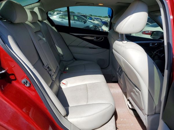 2015 INFINITI Q50
