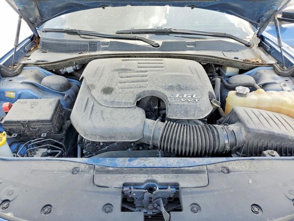 2021 DODGE CHARGER SXT — Engine bay