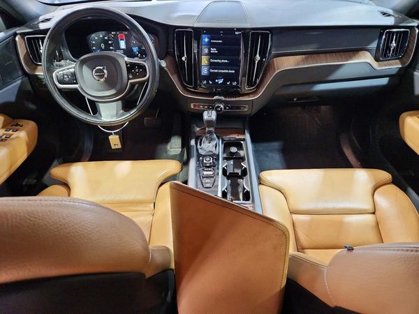 2019 VOLVO XC60 Inscription