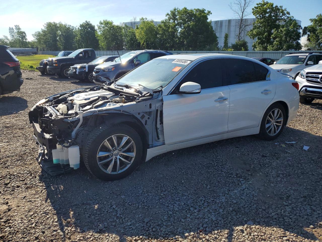 2015 INFINITI Q50