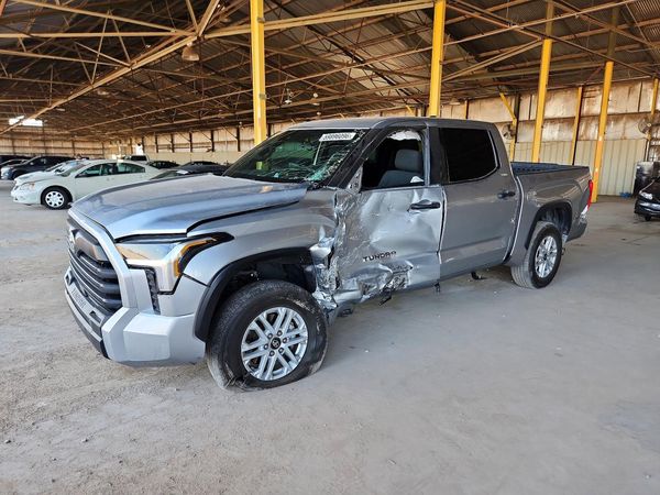 2025 TOYOTA TUNDRA SR5