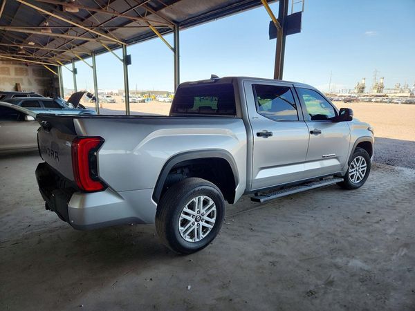 2025 TOYOTA TUNDRA SR5