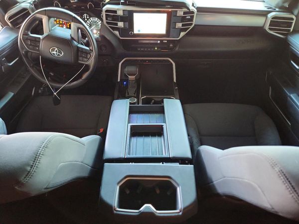 2025 TOYOTA TUNDRA SR5