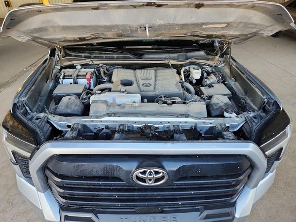 2025 TOYOTA TUNDRA SR5