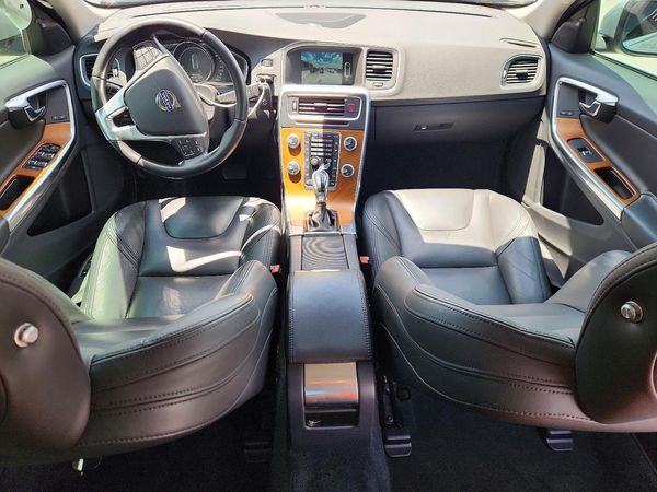 2017 VOLVO S60 Platinum