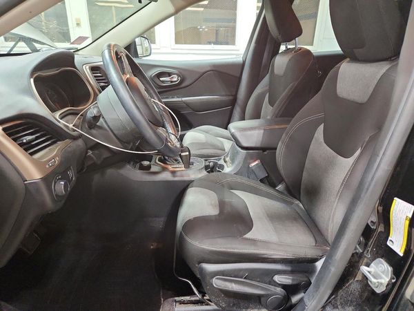 2017 JEEP CHEROKEE SPORT 4X4