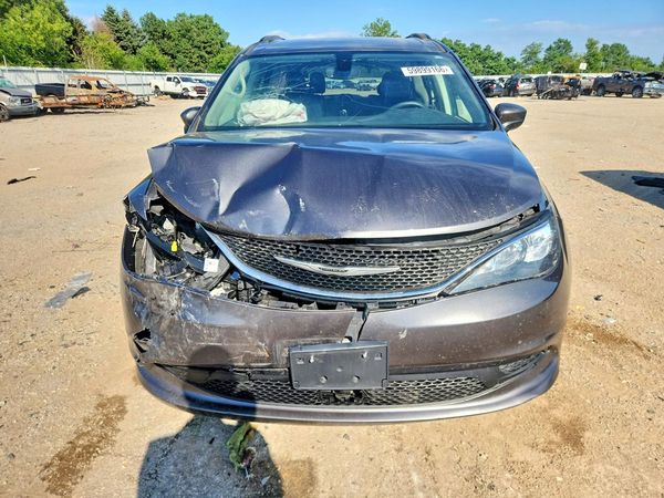 2021 CHRYSLER VOYAGER
