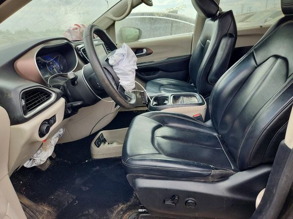 2021 CHRYSLER VOYAGER