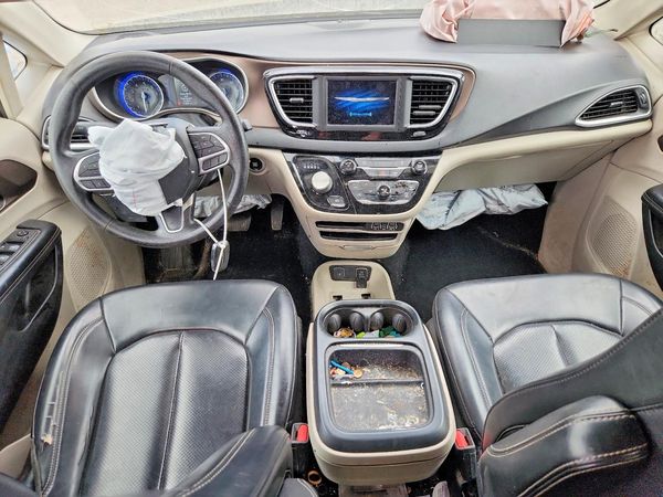 2021 CHRYSLER VOYAGER