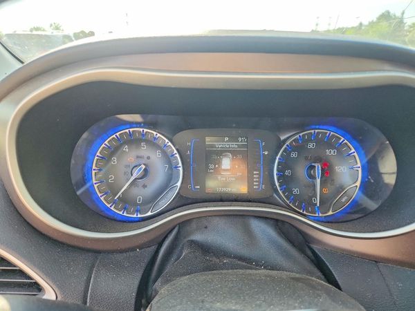 2021 CHRYSLER VOYAGER