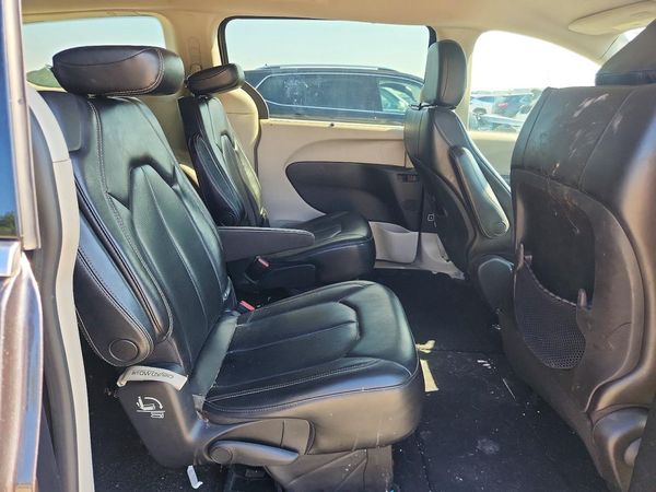 2021 CHRYSLER VOYAGER
