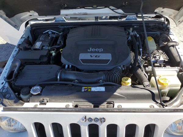 2015 JEEP WRANGLER UNLIMITED SAHARA 4X4