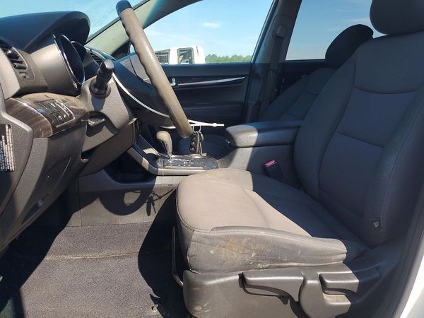 2013 KIA SORENTO Base / LX