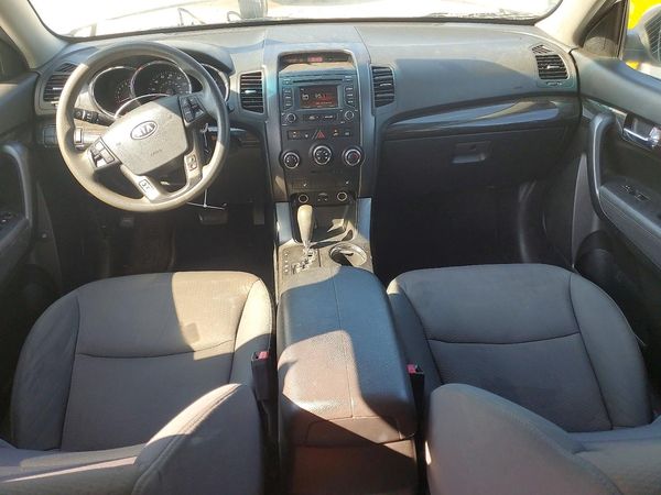 2013 KIA SORENTO Base / LX