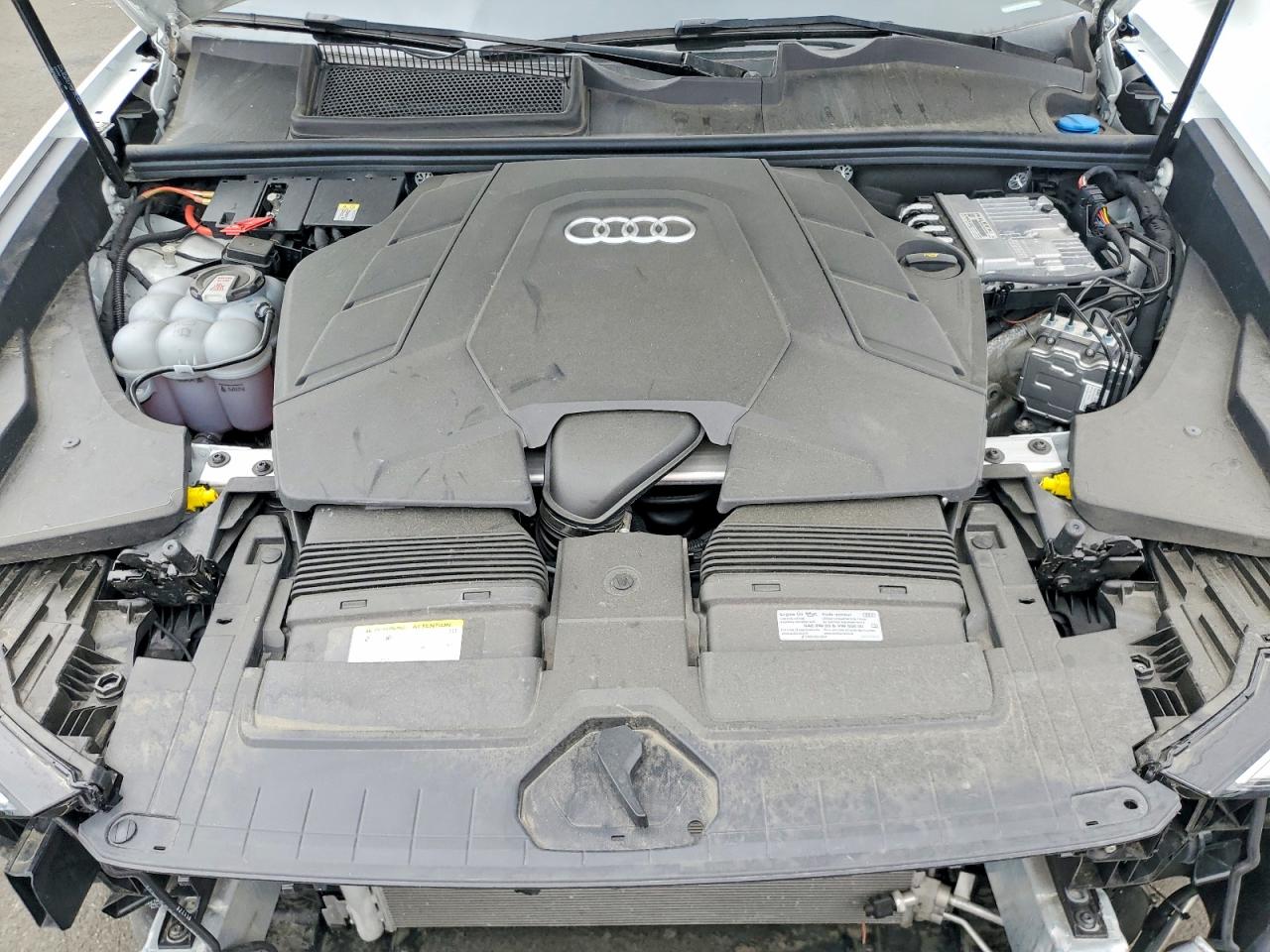 2023 AUDI Q8 quattro Premium