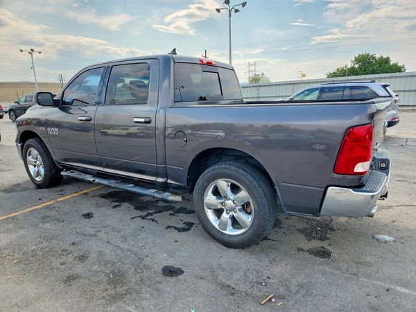 2016 RAM 1500 SLT
