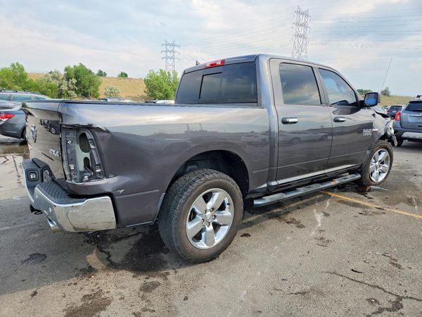 2016 RAM 1500 SLT