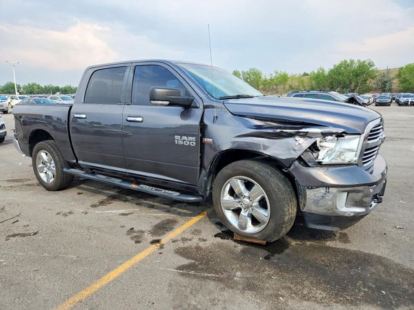 2016 RAM 1500 SLT