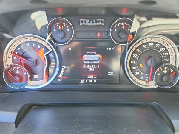 2016 RAM 1500 SLT