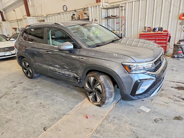 2024 VOLKSWAGEN TAOS 4Motion SE