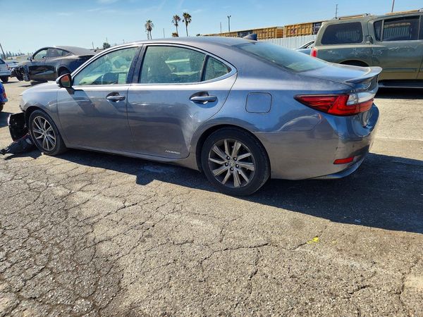 2016 LEXUS ES 300h