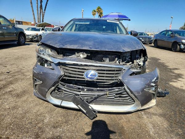 2016 LEXUS ES 300h