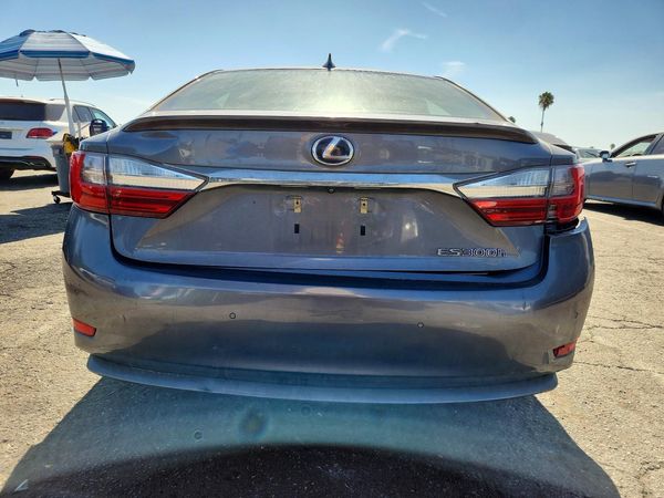2016 LEXUS ES 300h