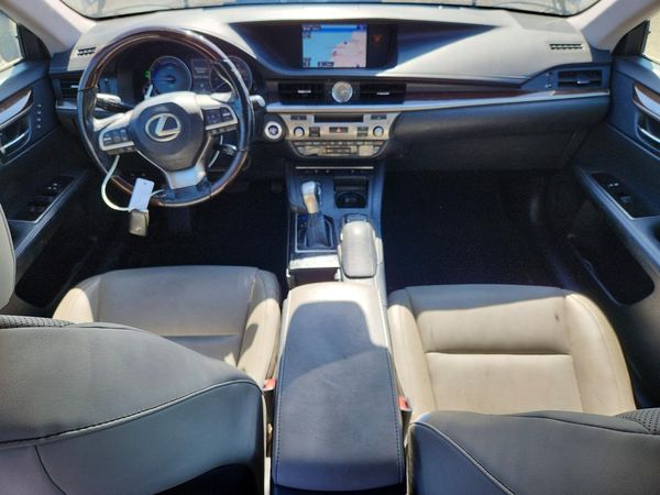 2016 LEXUS ES 300h