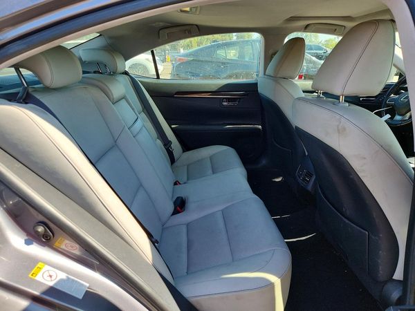 2016 LEXUS ES 300h