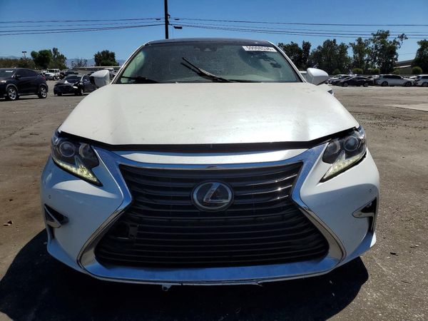 2017 LEXUS ES