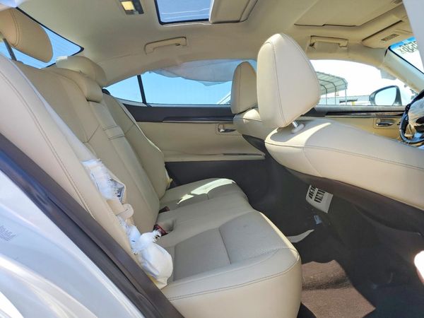 2017 LEXUS ES