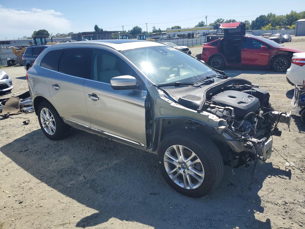 2015 VOLVO XC60 Premier+ (non R design)