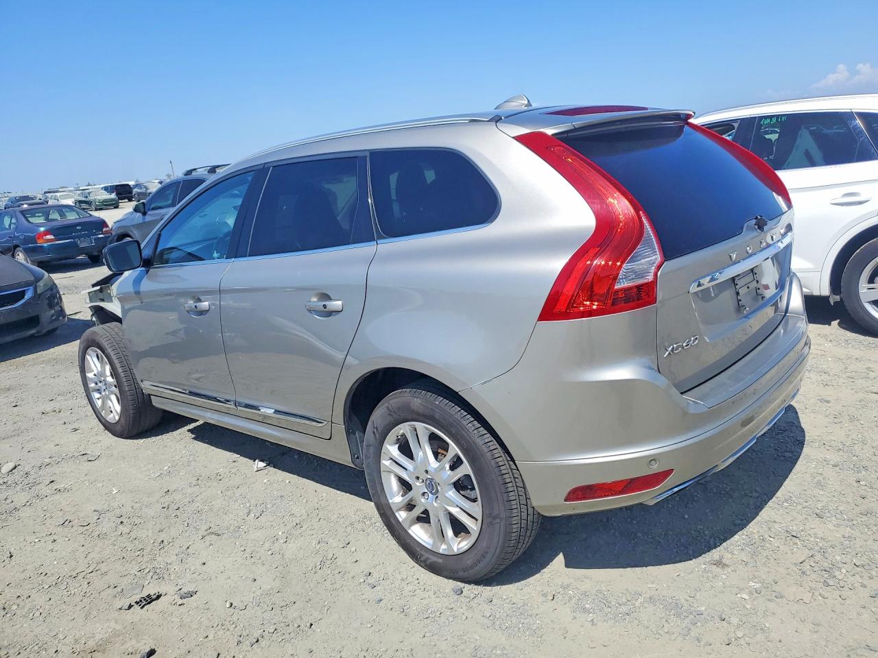 2015 VOLVO XC60 Premier+ (non R design)