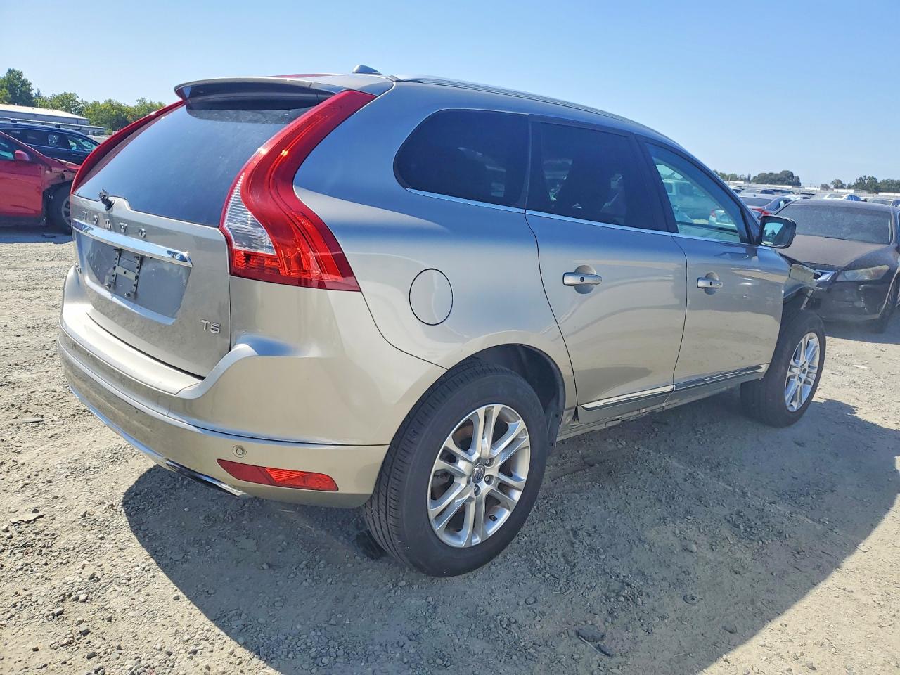 2015 VOLVO XC60 Premier+ (non R design)