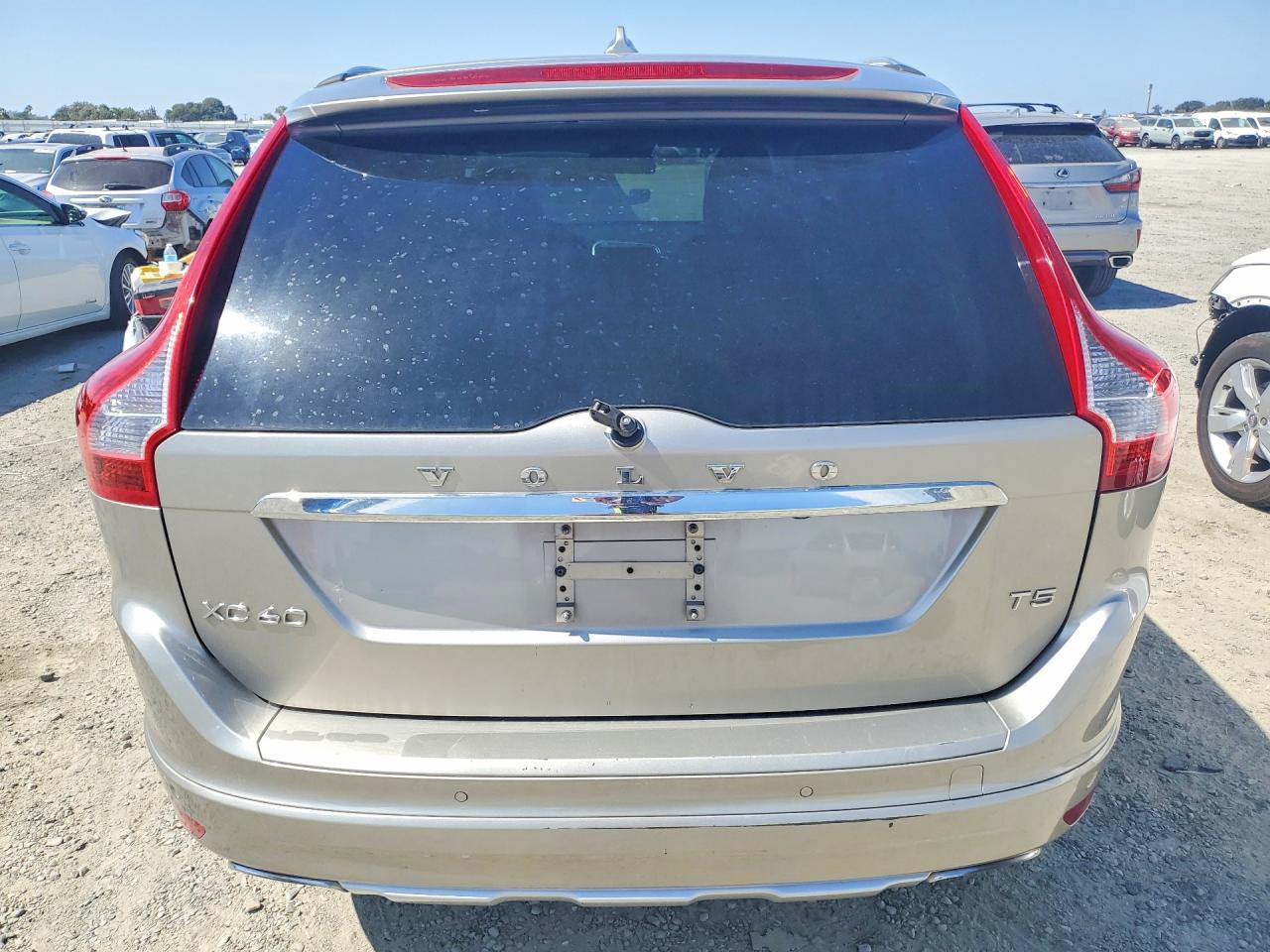 2015 VOLVO XC60 Premier+ (non R design)