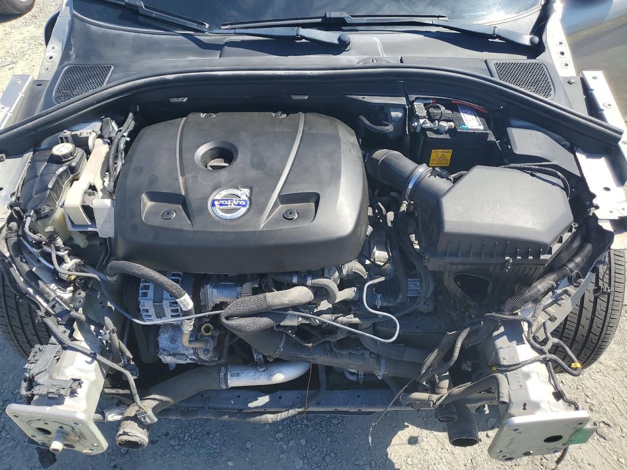2015 VOLVO XC60 Premier+ (non R design)