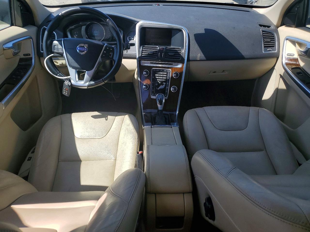 2015 VOLVO XC60 Premier+ (non R design)