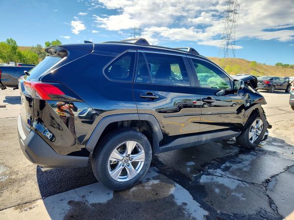 2022 TOYOTA RAV4 XLE