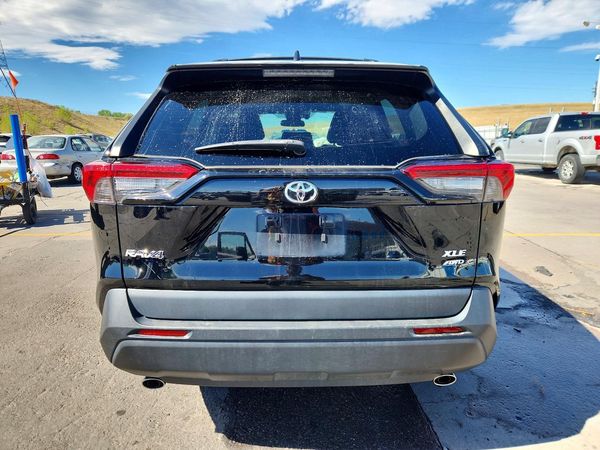 2022 TOYOTA RAV4 XLE