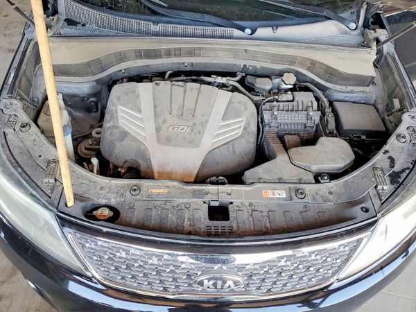 2014 KIA SORENTO SX — Engine bay