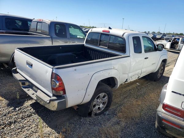 2015 TOYOTA TACOMA