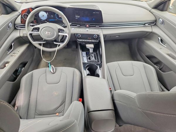 2024 HYUNDAI ELANTRA SEL w/ Convenience Pkg