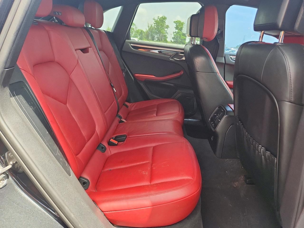 2017 PORSCHE MACAN