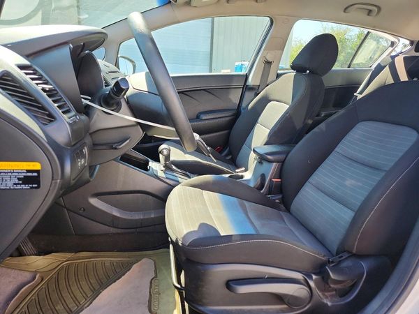 2016 KIA FORTE GL (Middle-Low Grade)