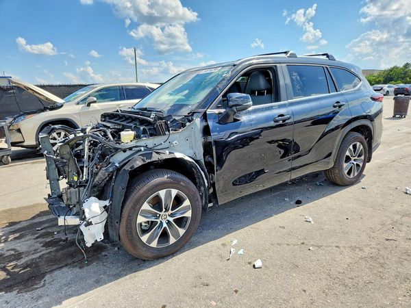 2025 TOYOTA HIGHLANDER LE, XLE, Limited — Front 3/4